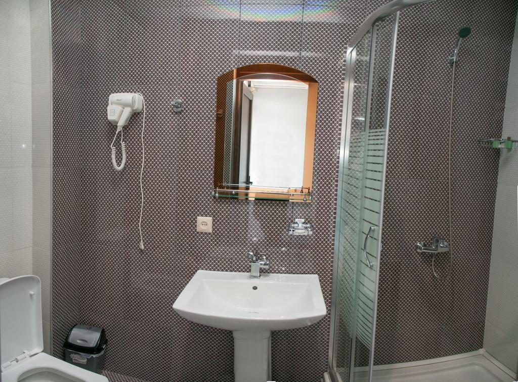 Hotel Phaliashvili Батуми Екстериор снимка