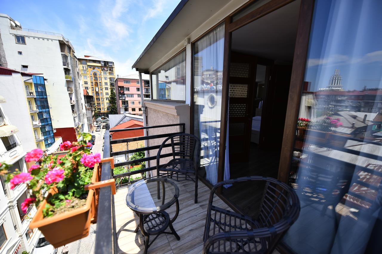 Hotel Phaliashvili Батуми Екстериор снимка