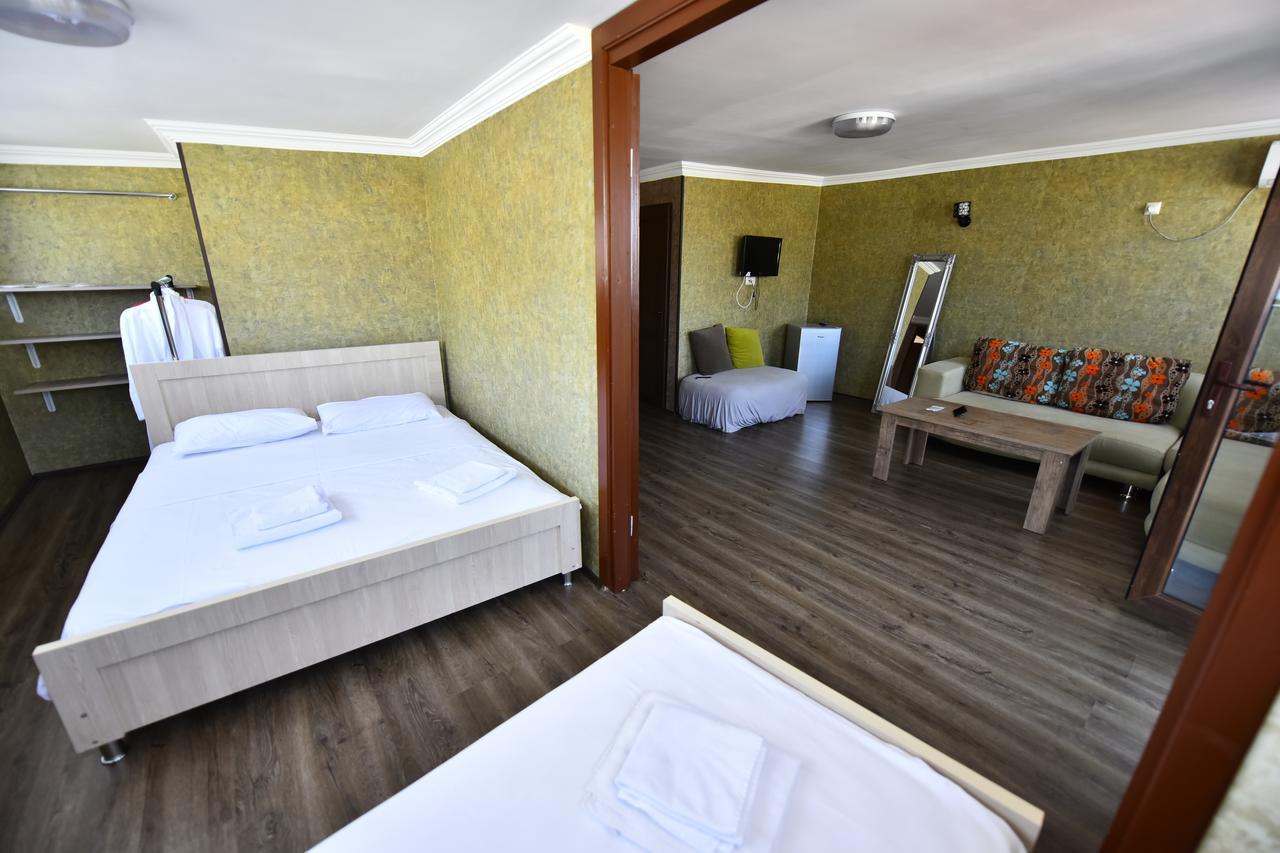 Hotel Phaliashvili Батуми Екстериор снимка