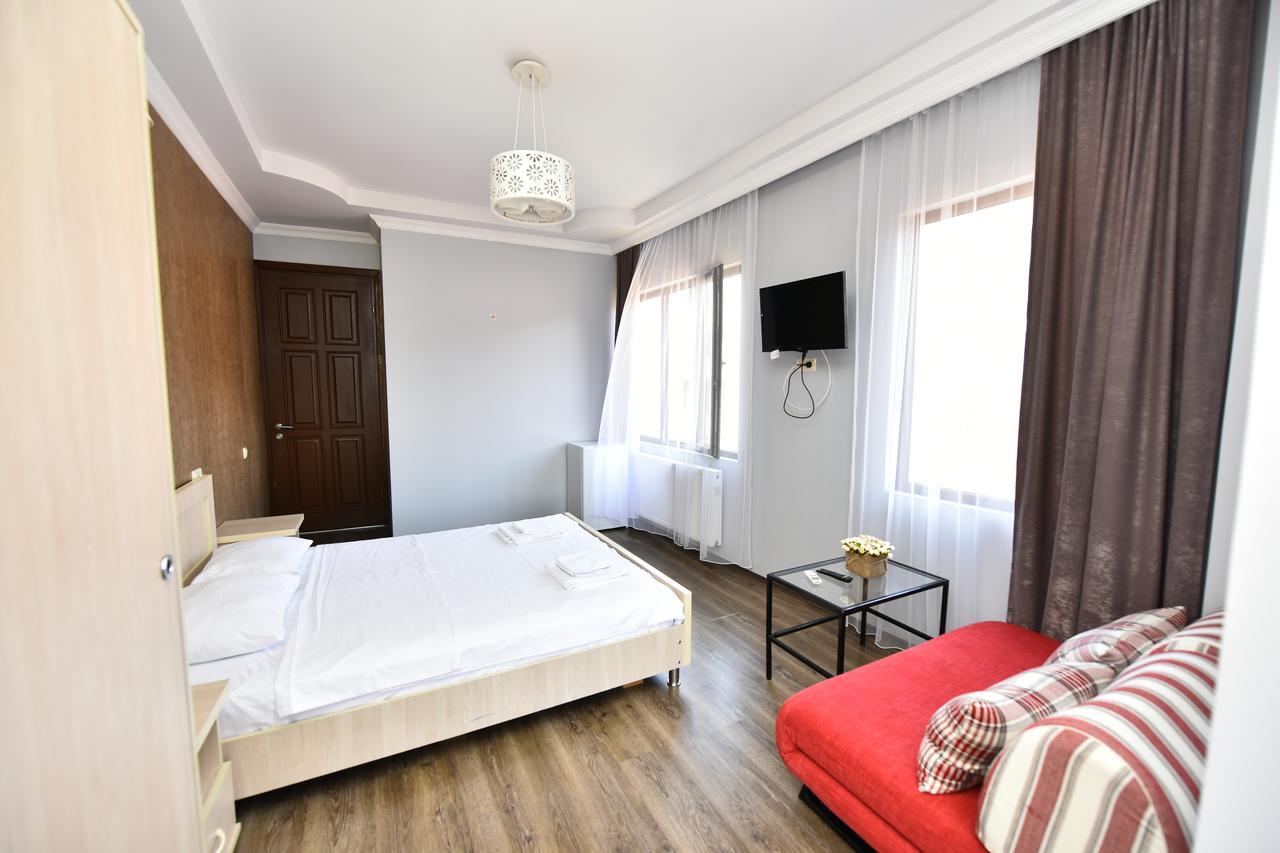 Hotel Phaliashvili Батуми Екстериор снимка