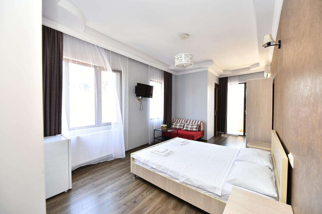 Hotel Phaliashvili Батуми Екстериор снимка